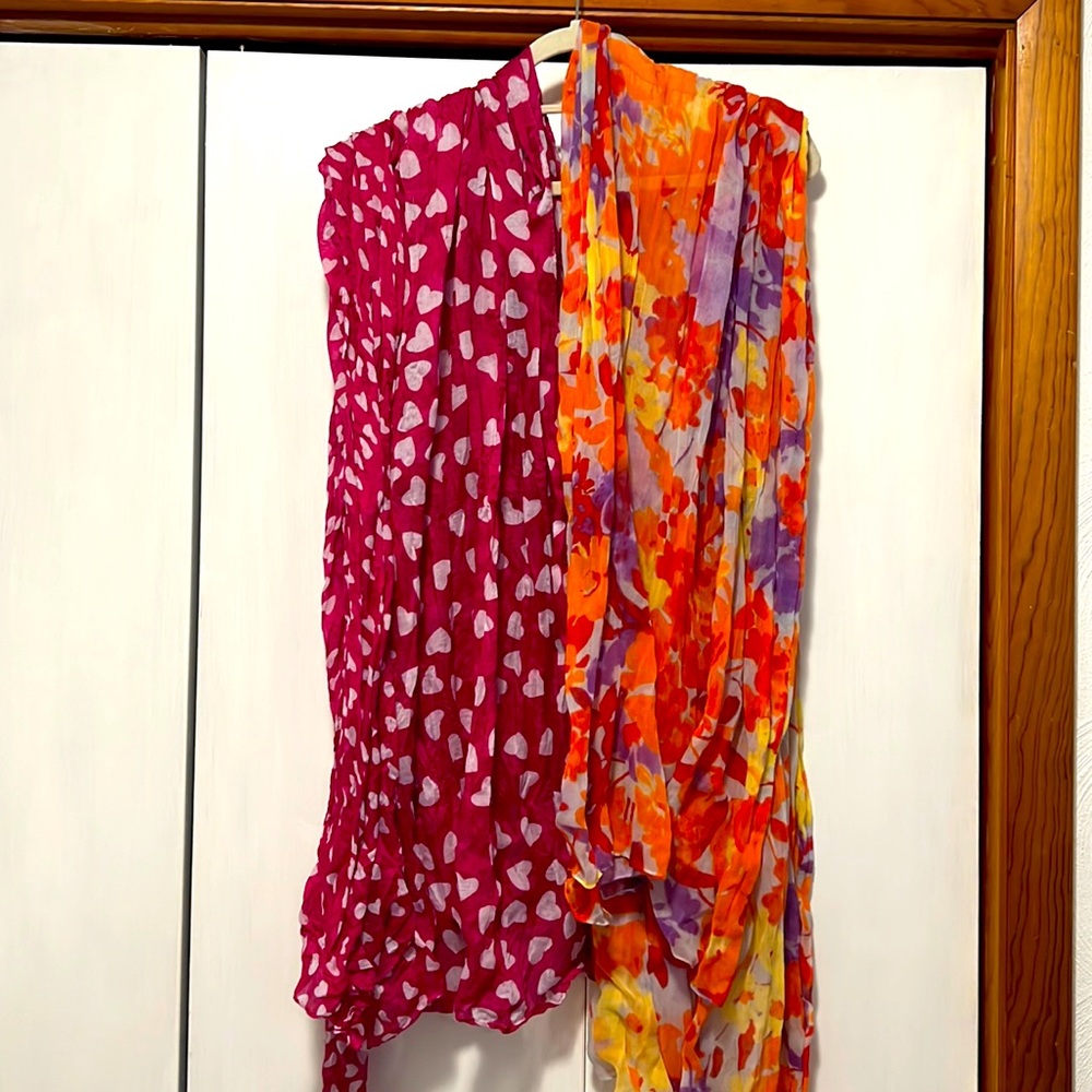 Bundle of two women scarves